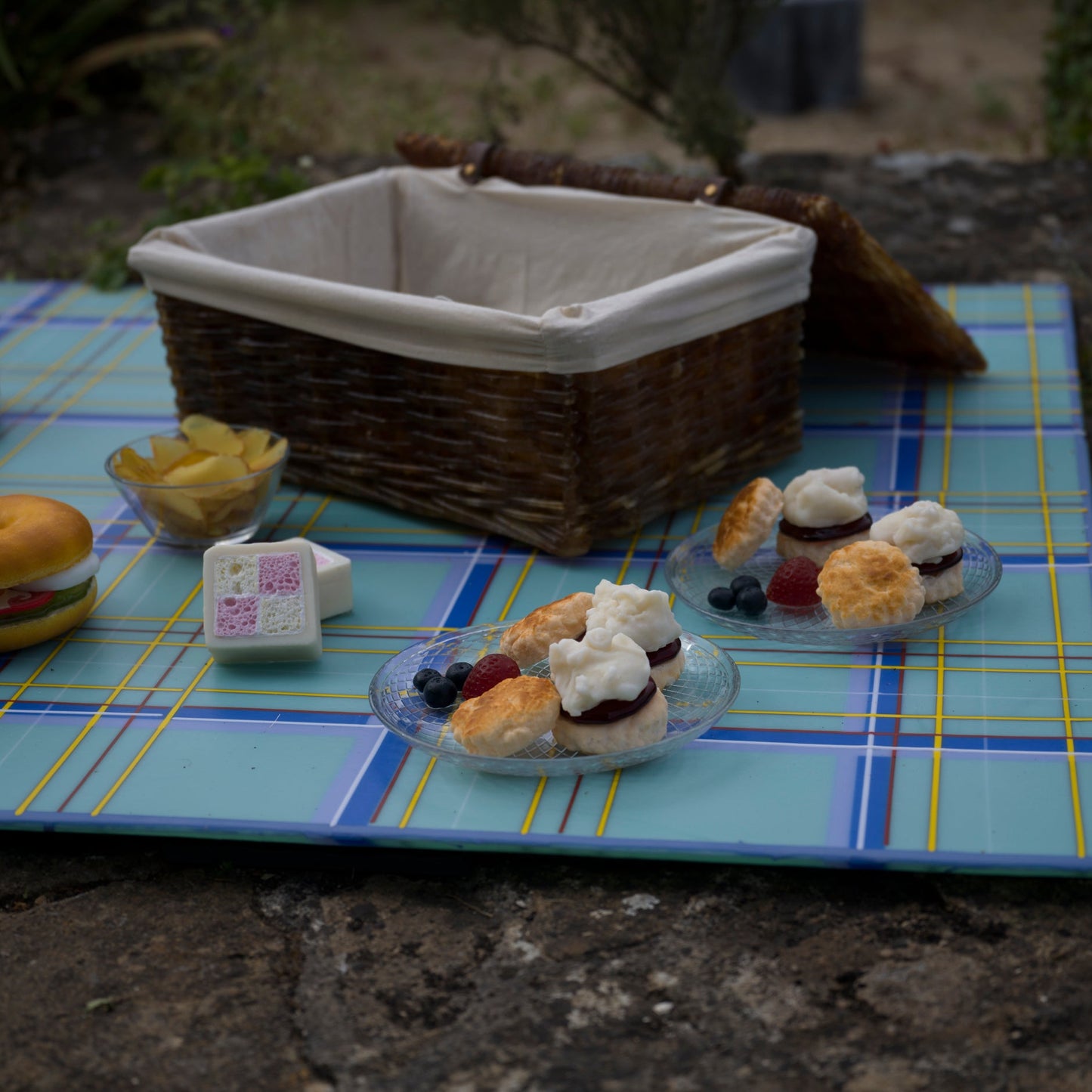 FAS035 LOVELY DAY FOR A PICNIC